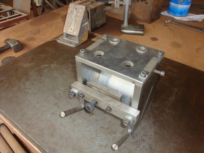 【加工生產定做各汽車零件鉆孔胎具 機加工胎具 冷沖模具 熱墩模具】價格,廠家,圖片,成型模,龍口市蘭高學田機械廠-