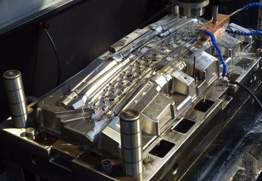 新市場新機遇,汽車覆蓋件模具加工的新選擇